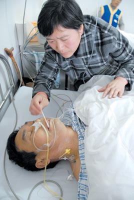 8年前为学生断条腿 8年后为女儿献只肾