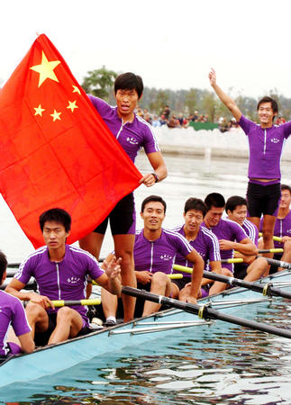 图文:清华大学赛艇队战胜英国剑桥大学队
