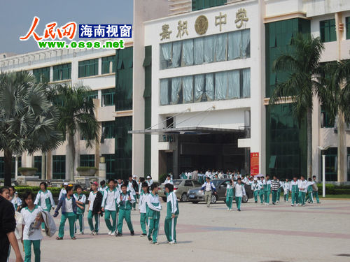 嘉积中学海桂学校周末补课校长拒采访爆粗