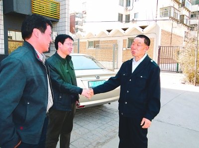 河北农大学生十五年资助病逝同学父母引发强烈反响