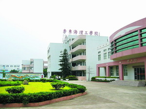 学校位于三乡镇雅居乐花园西侧.