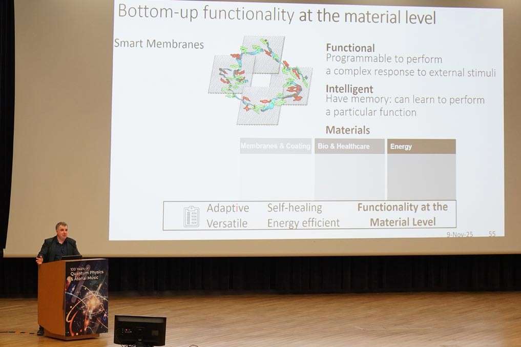 图2_诺贝尔物理学奖得主 Novoselov 教授爵士.jpg