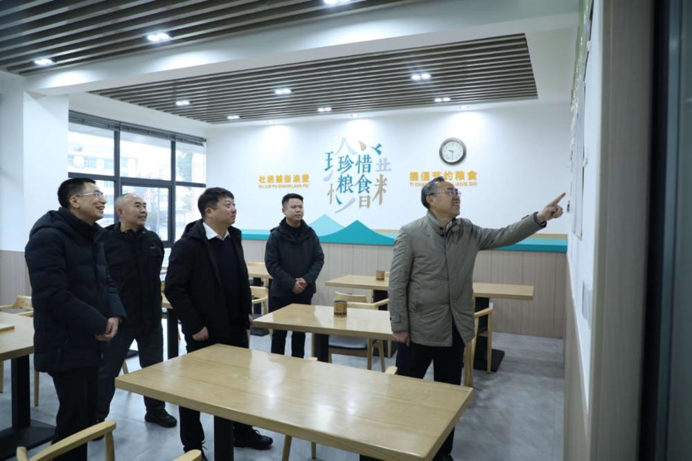 九江职业大学校党委书记熊颖赴定点帮扶村开展春节走访慰问活动