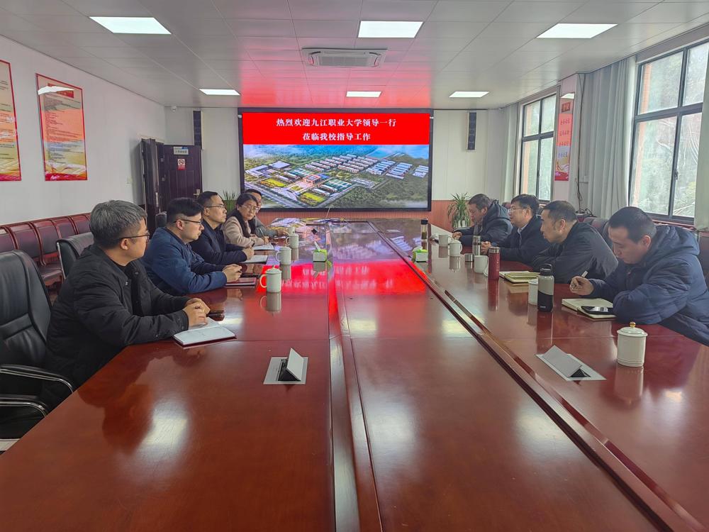 712a65da747b5f3156d3b0b35ce1a02f