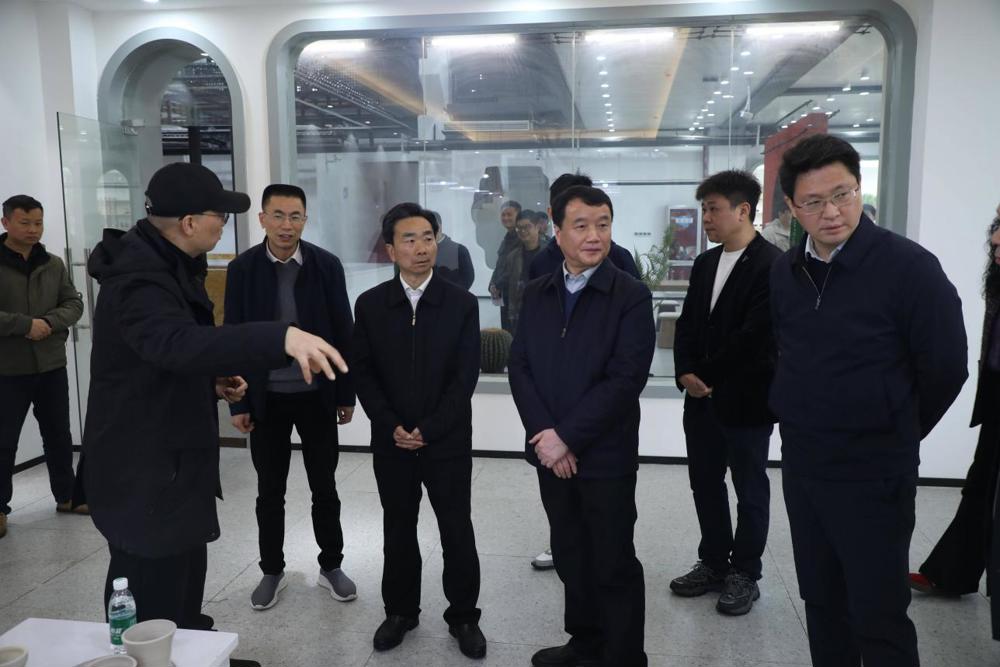 九江市委常委、宣传部部长熊晋喜一行到九江职业大学艺动工坊调研