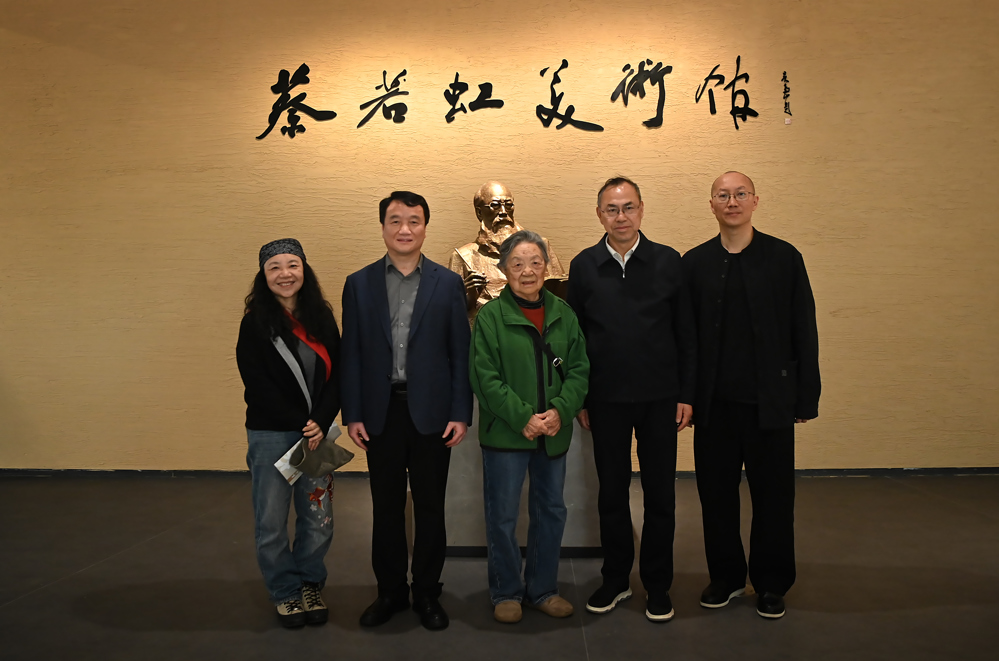 九江职业大学杰出校友蔡若虹先生亲属一行来校参观交流