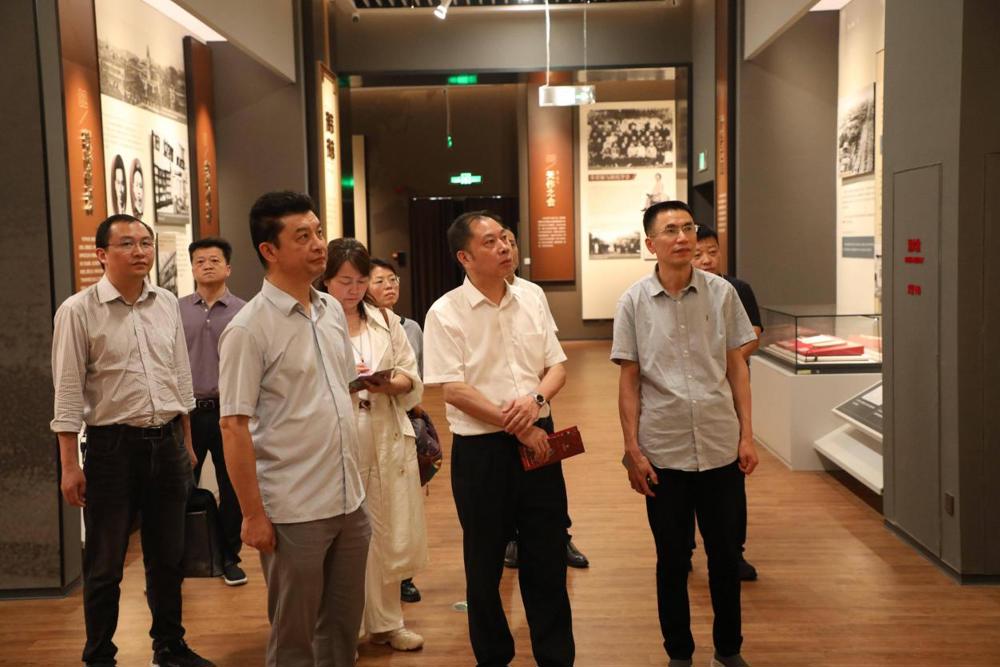 江西现代职业技术学院党委副书记宋俊骥一行来九江职业大学参观交流