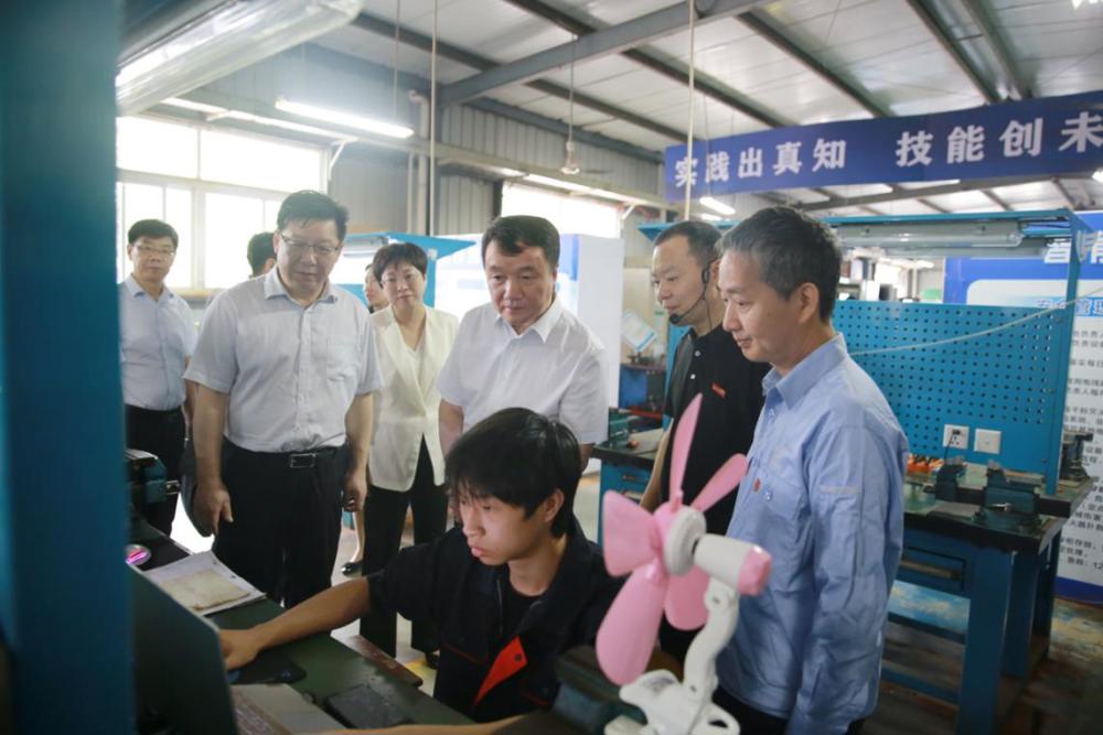 九江职业大学党委副书记、校长汤泾洪带队赴江西现代职业技术学院考察交流