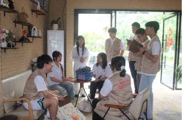九江职业大学——岷山红・薪火行｜青年学子入户寻访老党员，聆听岷山本土红色记忆