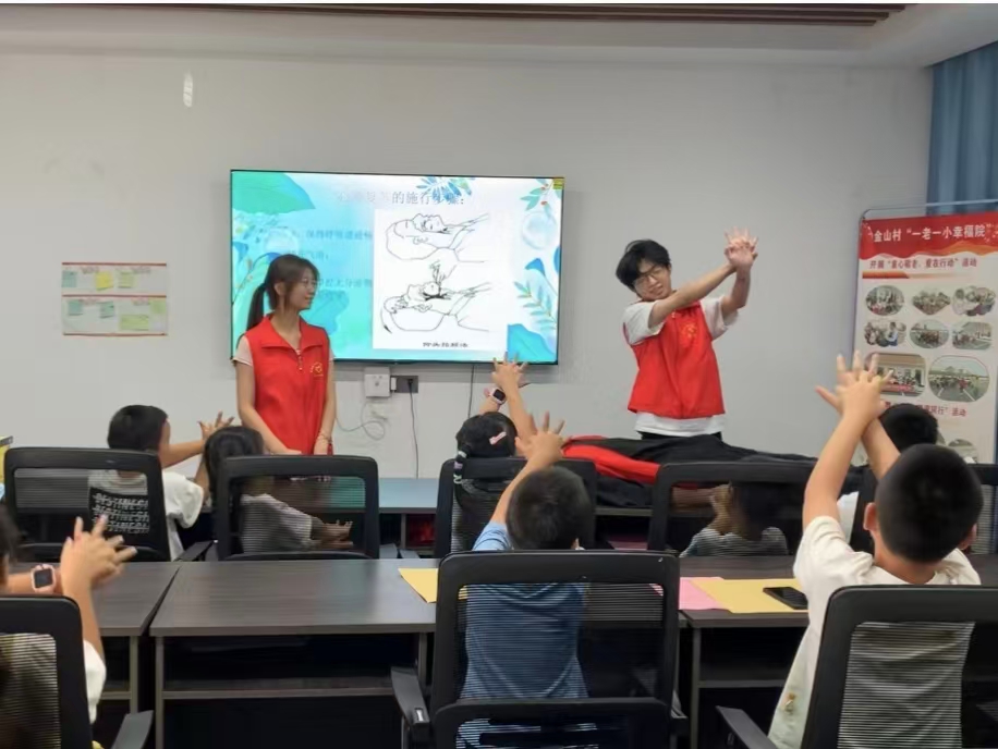 九江职业大学实践队进村入校，开设童趣安全课堂