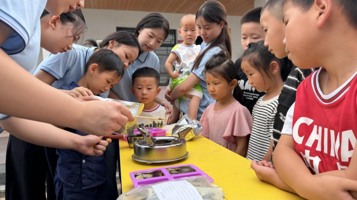 以茶润童心 &nbsp;&nbsp;&nbsp;以劳育成长——&nbsp;九江职业大学“心田自然”志愿服务队深耕乡村美育课堂