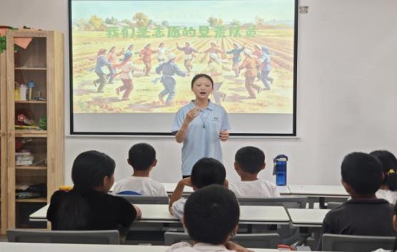 律动传红韵 剧演忆垦荒——九江职业大学萌咔红色美育实践团打造乡村儿童沉浸式红色艺术课堂