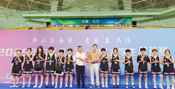 我校女子篮球队喜获铜奖_副本 我校女子篮球队喜获铜奖_副本